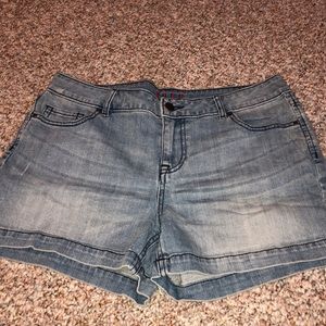 Women’s Elle Light Colored Shorts Brand New Never Worn Size 12